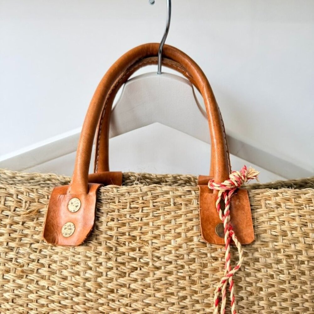 Mar Y Sol Caracas Tote Straw Raffia Pom Pom Beach Tote - Beige/Red - Picture 4 of 11
